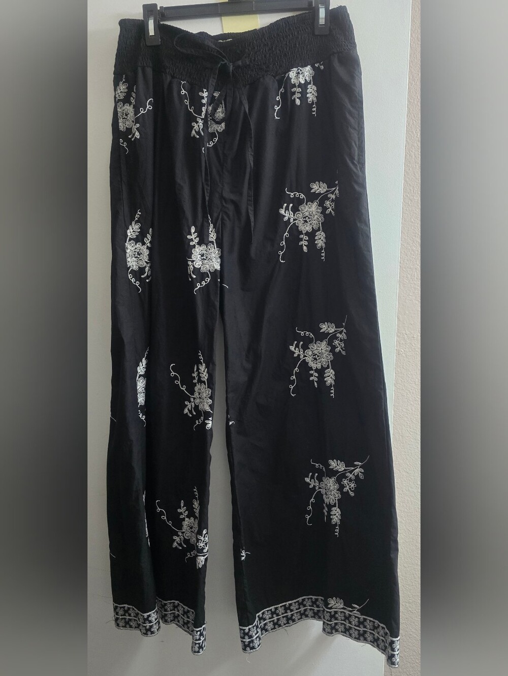 228 Dress Naoo Black Floral Embroidered Lounge Pants